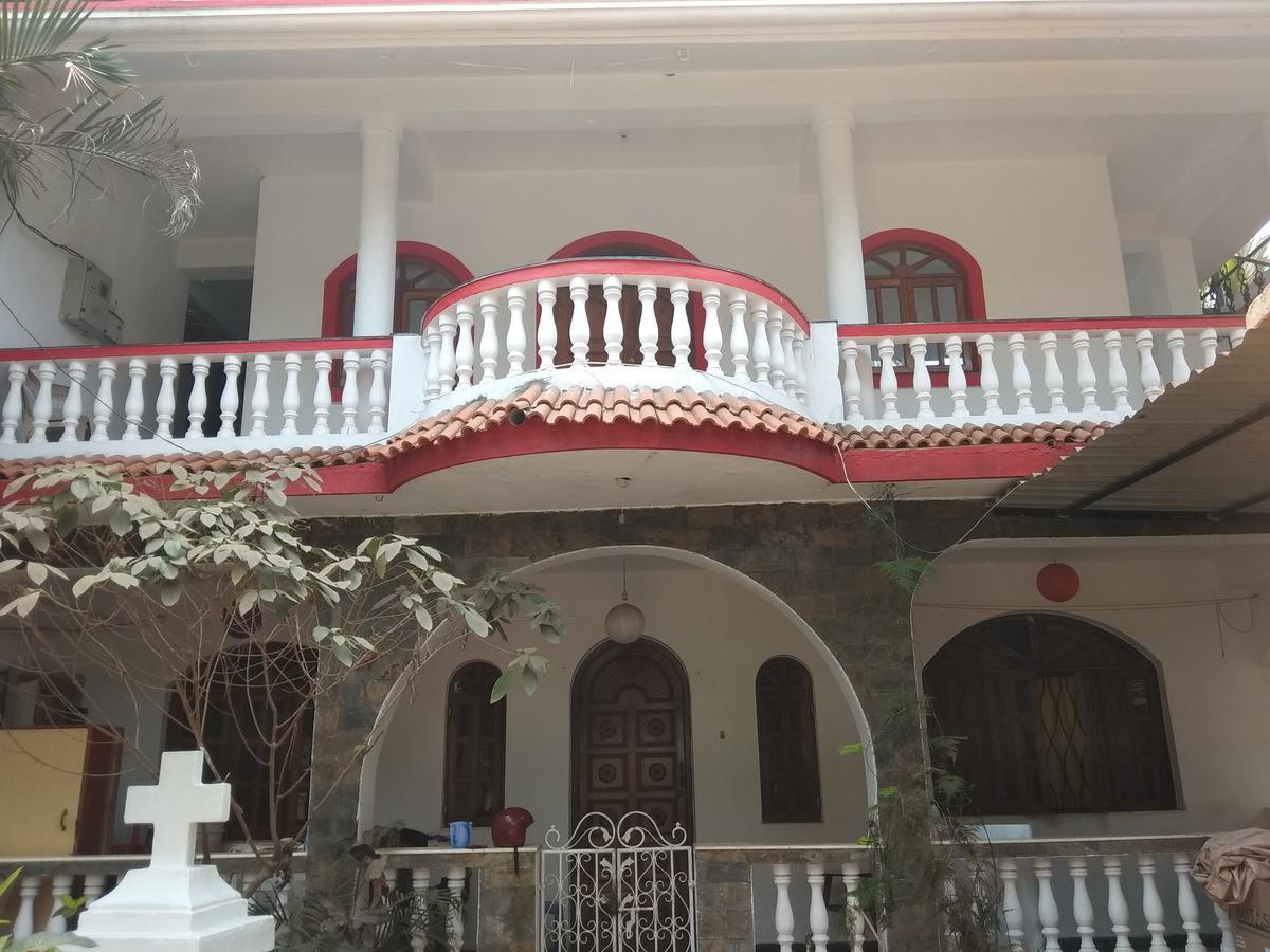 Hayden Guest House 칼랑굿 외부 사진
